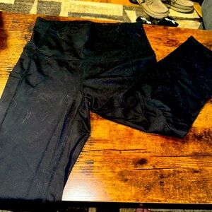 Black cropped leggings